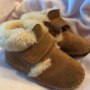 L.L. Bean Toddler Brown Suede  Wicked Good Booties with Lambs Wool Lining 7-8
